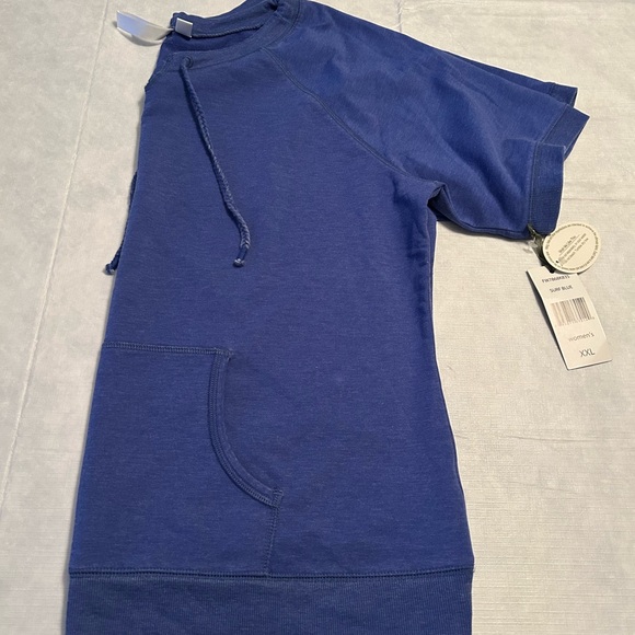 GreenTea Women's Blue Crewneck Sweater - Picture 3 of 7